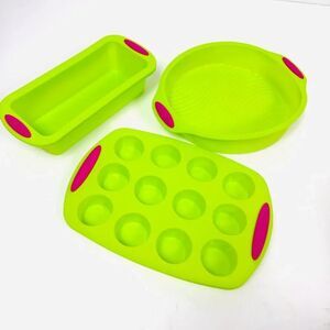 3 Green Silicone Baking Molds With Pink Accents NEW